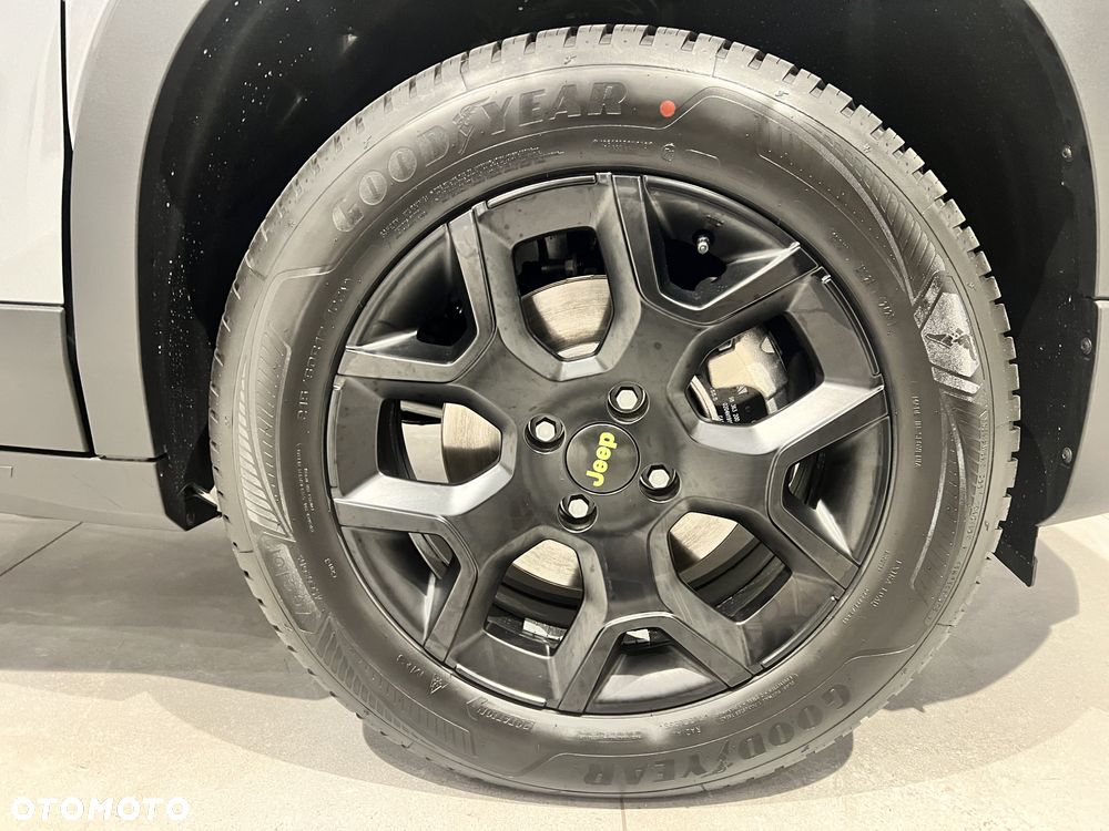 Jeep Avenger 1.2 T3 mHEV Upland 4xe eDCT6 - 17