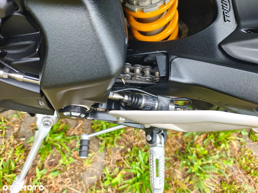 Triumph Street Triple - 14