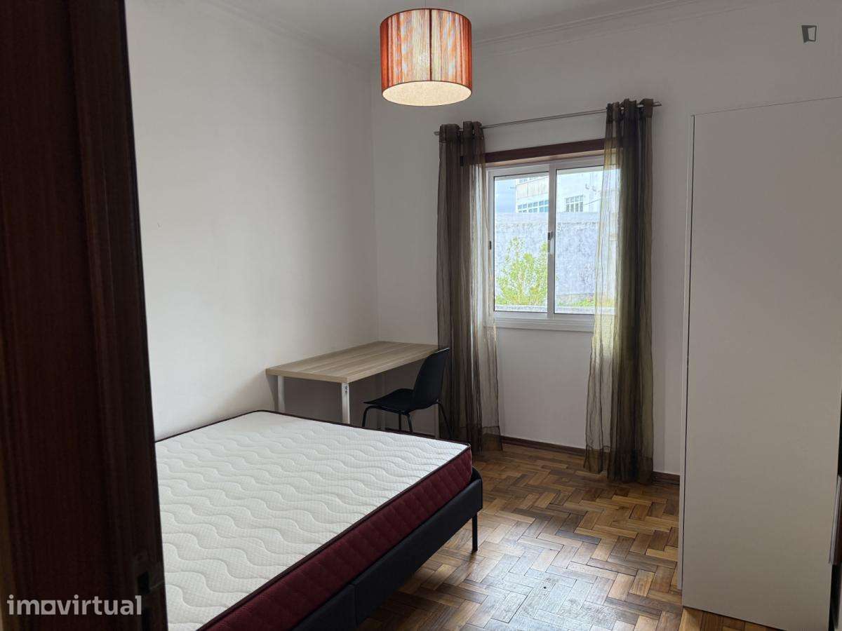 Quarto - localizado em Olivais Coimbra - Grande imagem: 5/11