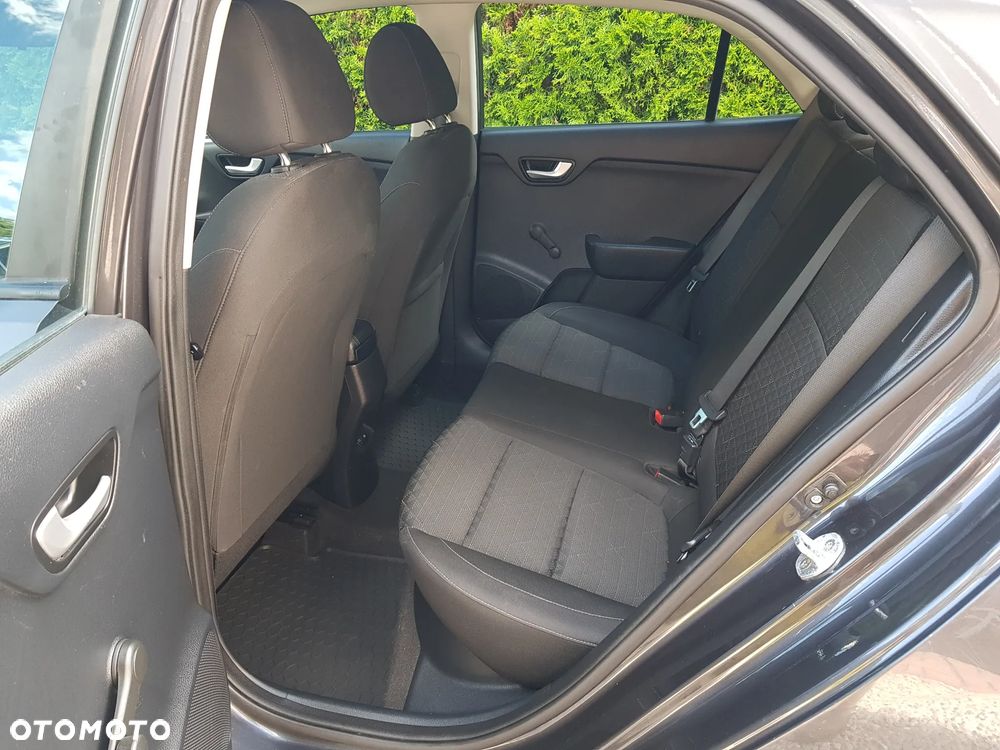 Kia Rio - 21