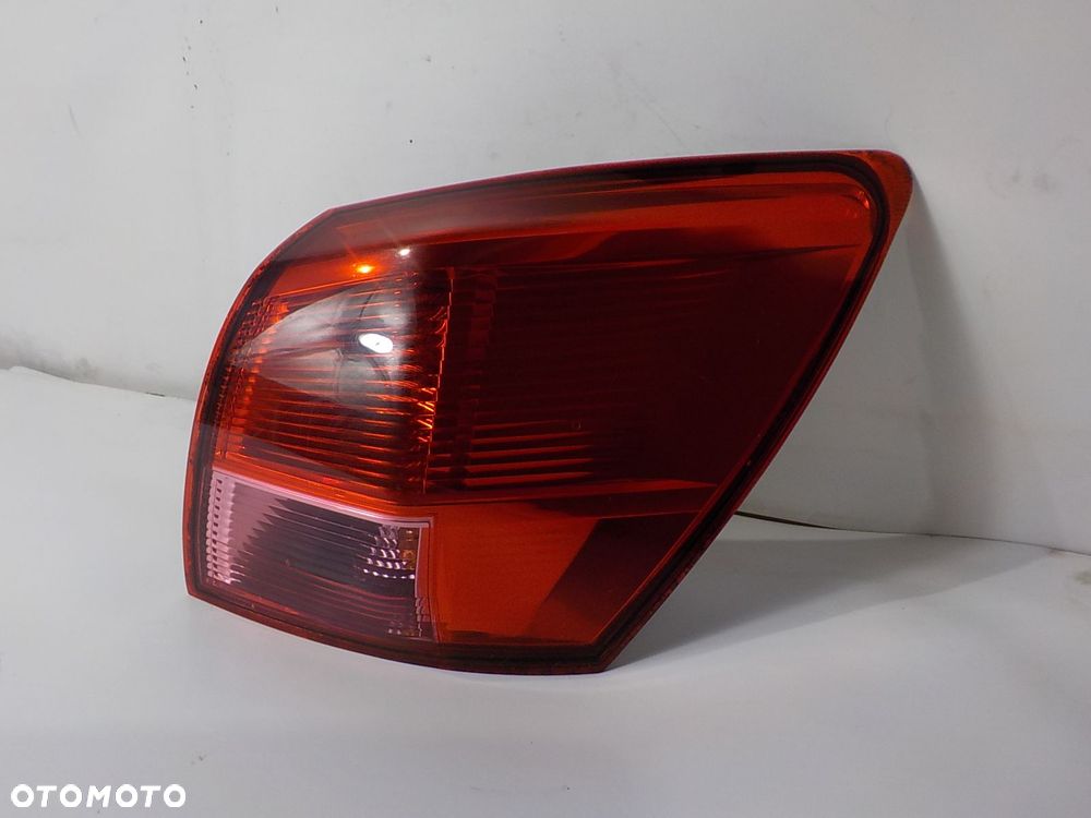 NISSAN QASHQAI J10 LAMPA PRAWA TYŁ TYLNA - 2