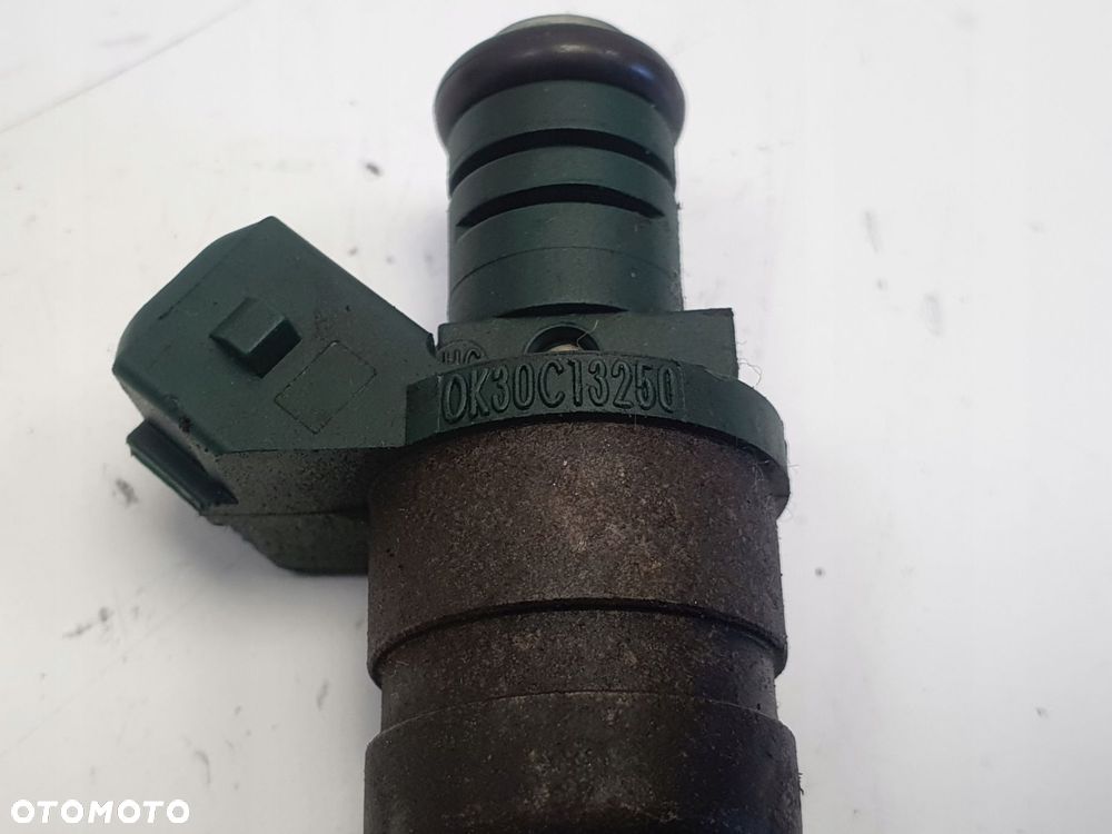 WTRYSKIWACZ Kia Rio I 1.3 8V _ wtrysk 0K30C13250 - 3