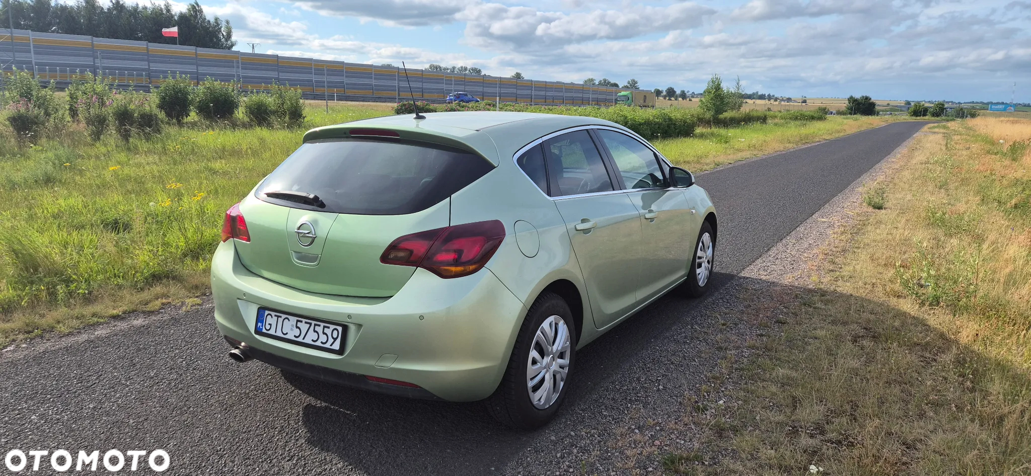 Opel Astra GTC 1.6 Turbo Innovation - 4