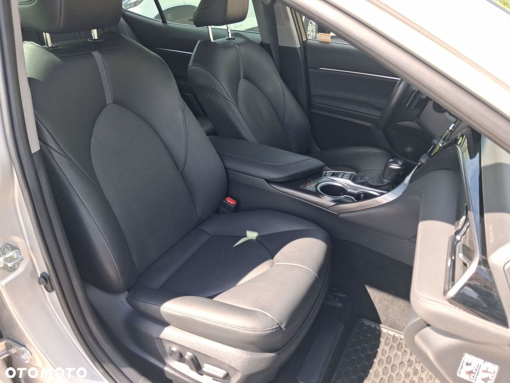 Toyota Camry 2.5 Hybrid Executive CVT - 26
