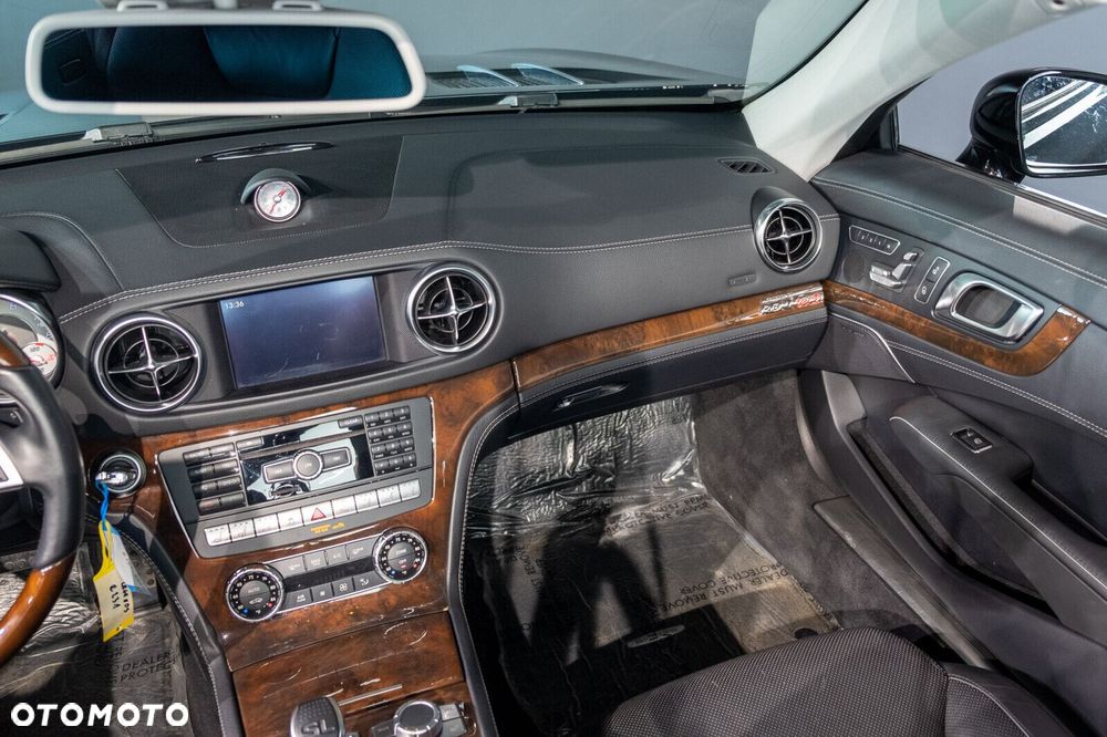 Mercedes-Benz SL - 25