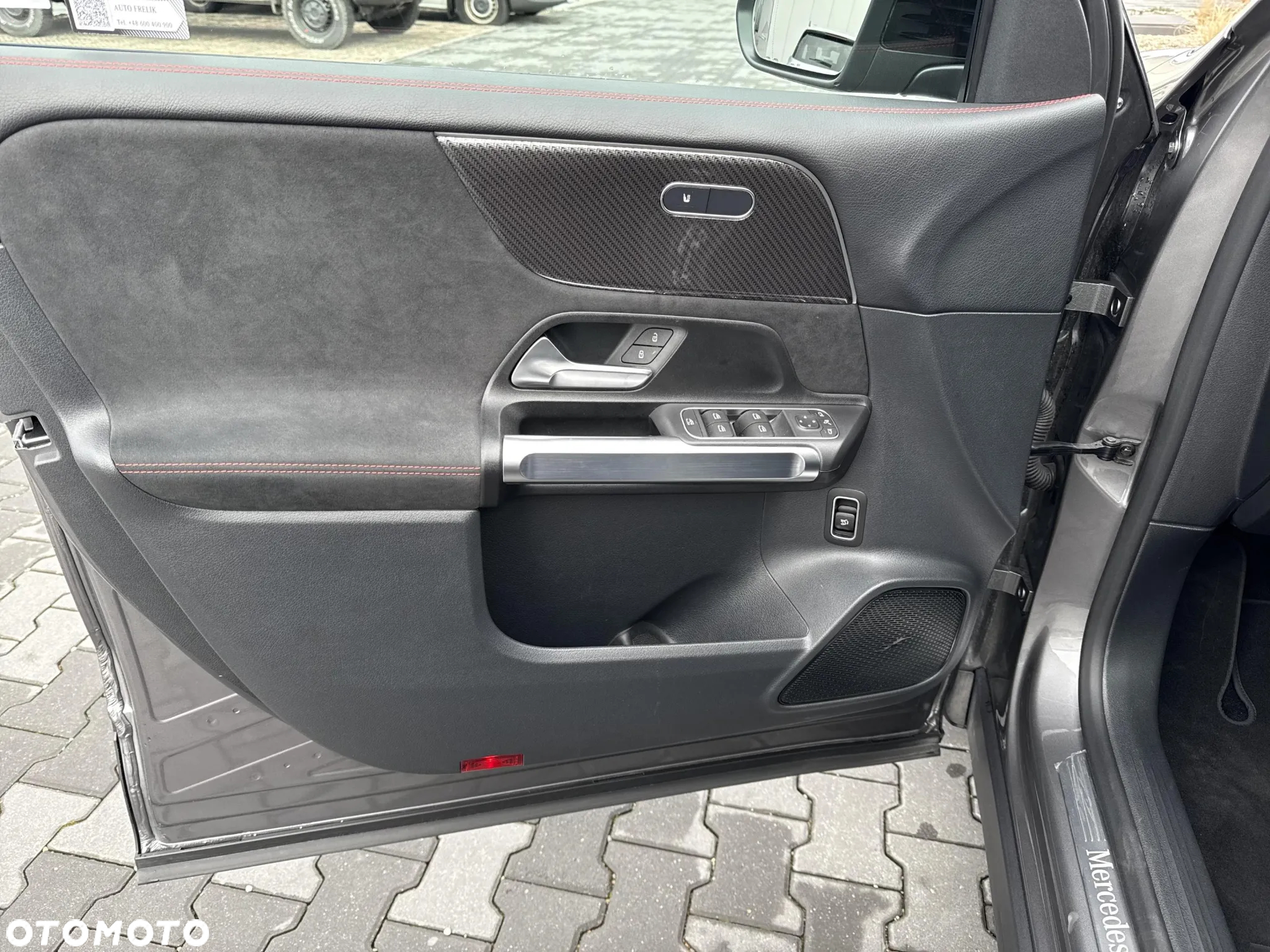 Mercedes-Benz GLB 200 7G-DCT AMG Line - 10