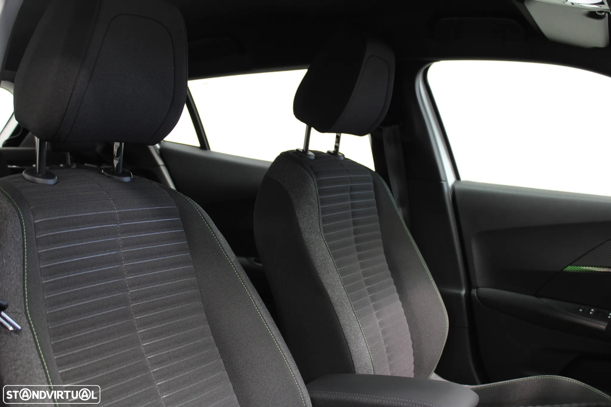 Peugeot e-2008 50 kWh Active - 19