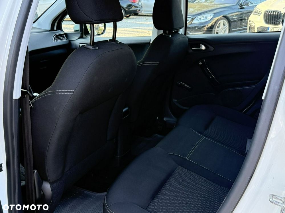 Peugeot 208 - 14