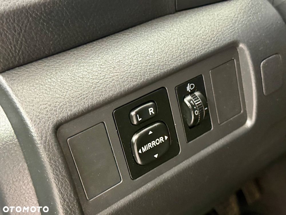 Toyota Corolla Verso 2.0 D-4D Prestige - 23