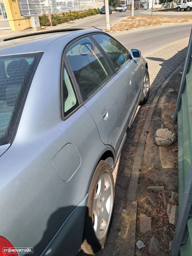 Audi A4 1.9 TDI Attraction EC - 3