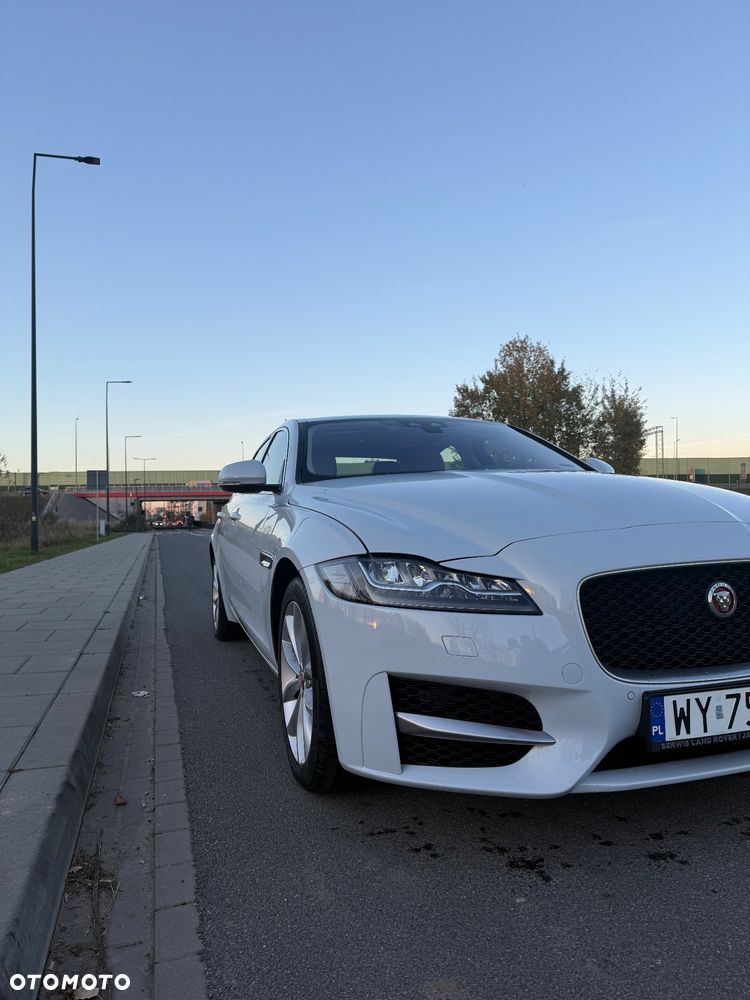 Jaguar XF 2.0 T R-Sport - 29
