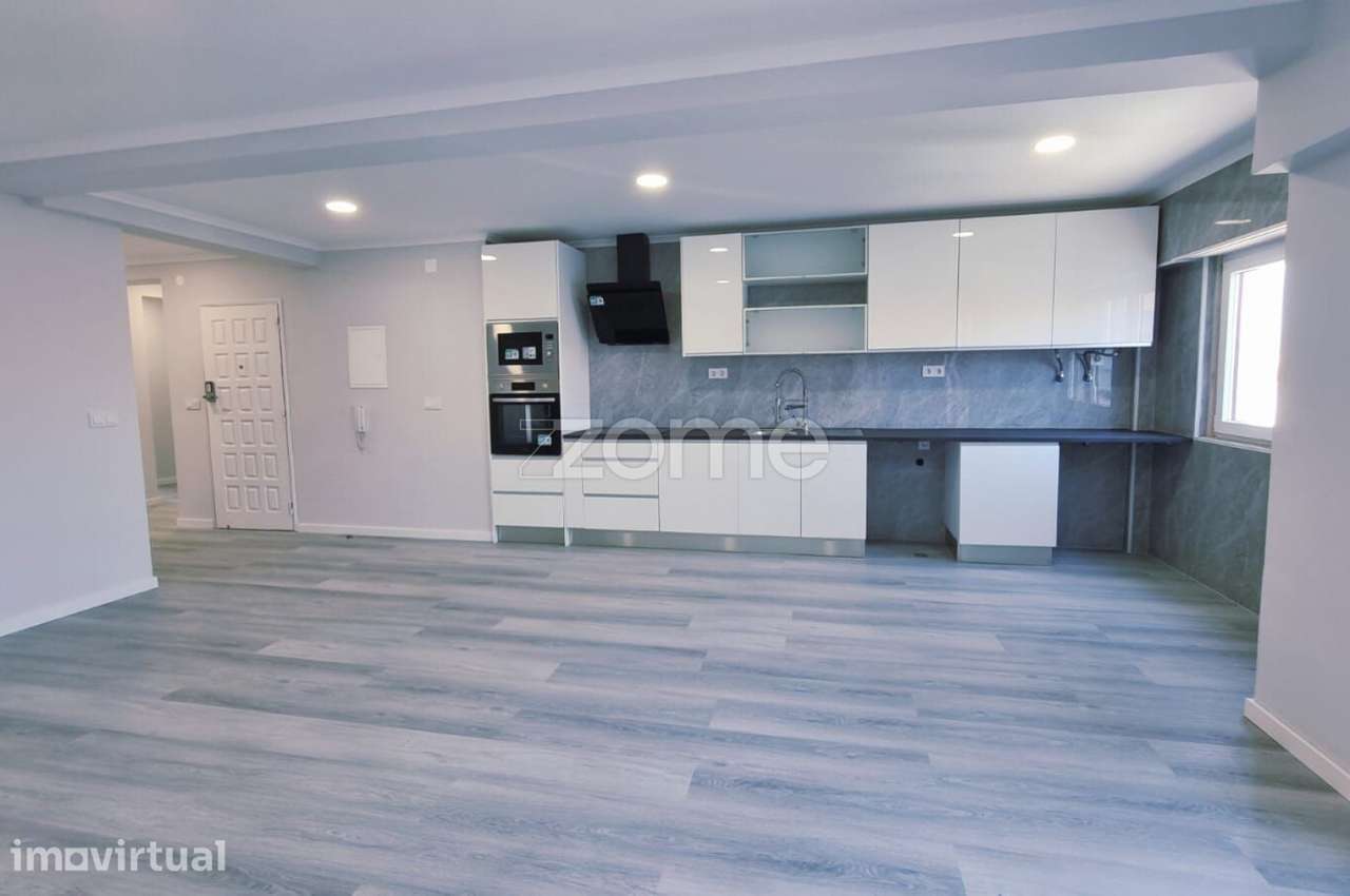 T4 Totalmente Remodelado na Amora | Excelentes Áreas | Pronto a Hab... - Grande imagem: 2/22