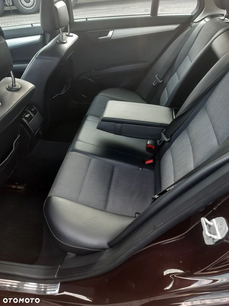 Mercedes-Benz Klasa C 220 CDI DPF Automatik BlueEFFICIENCY Avantgarde - 9