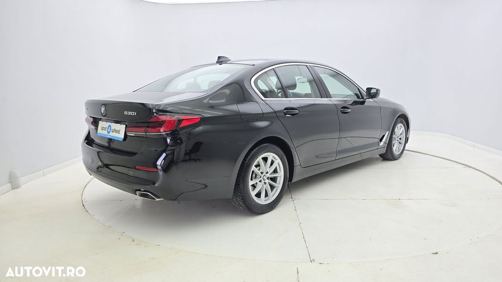 BMW Seria 5 530i xDrive AT MHEV - 6