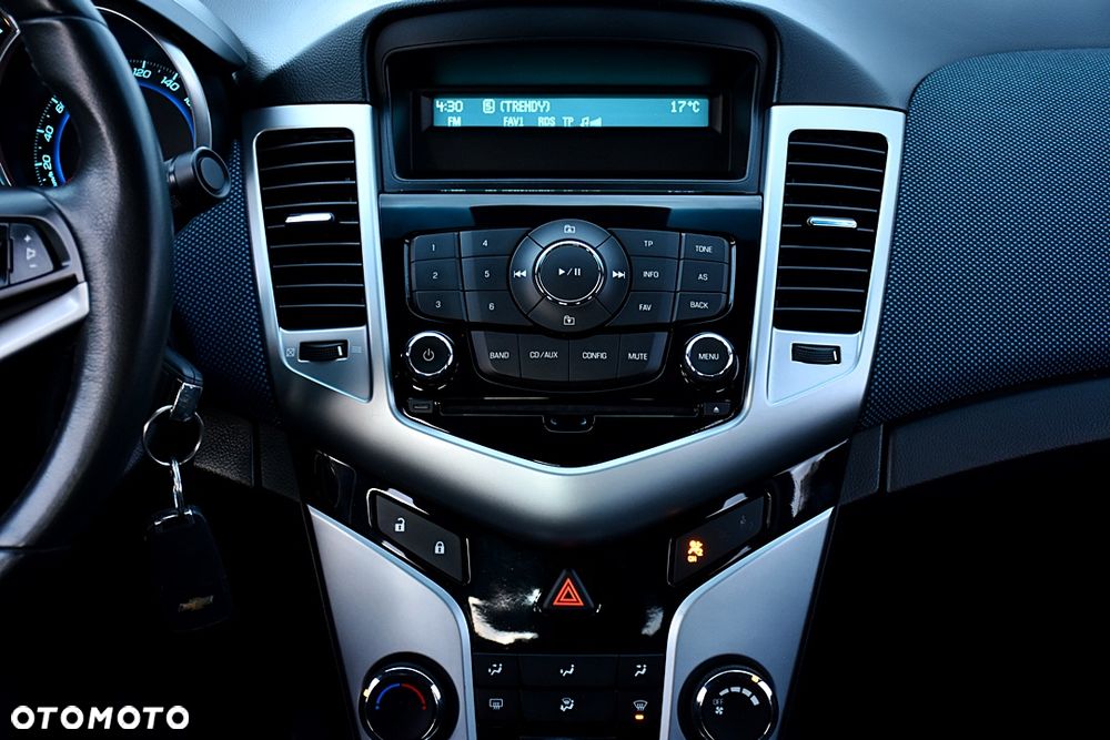 Chevrolet Cruze 1.8 LS+ - 22