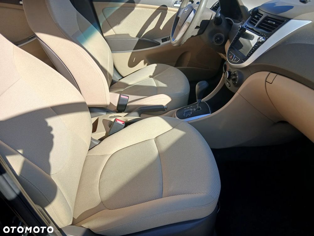 Hyundai Accent - 10