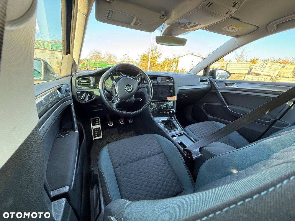 Volkswagen Golf - 11