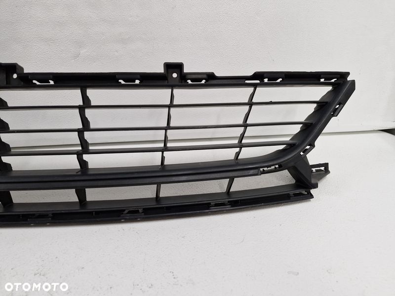 RENAULT MEGANE III 3 LIFT KRATKA ŚRODKOWA ZDERZAKA PRZÓD 622547366R - 3