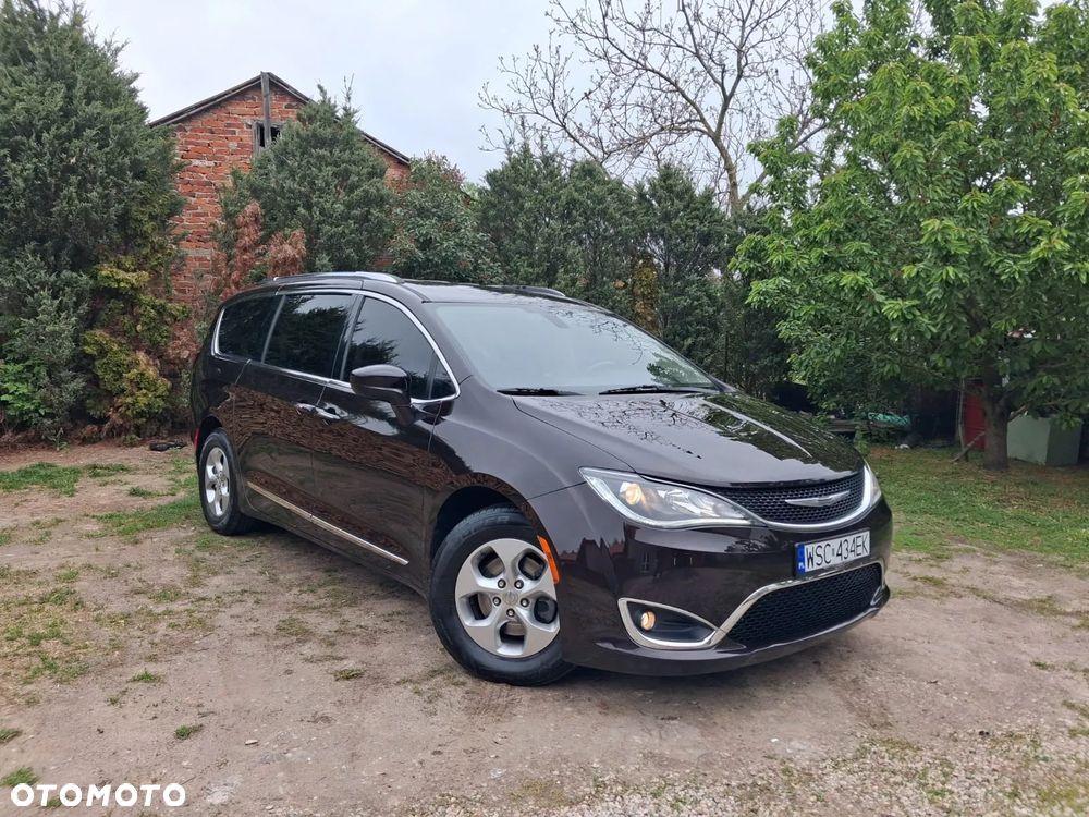 Chrysler Pacifica - 2