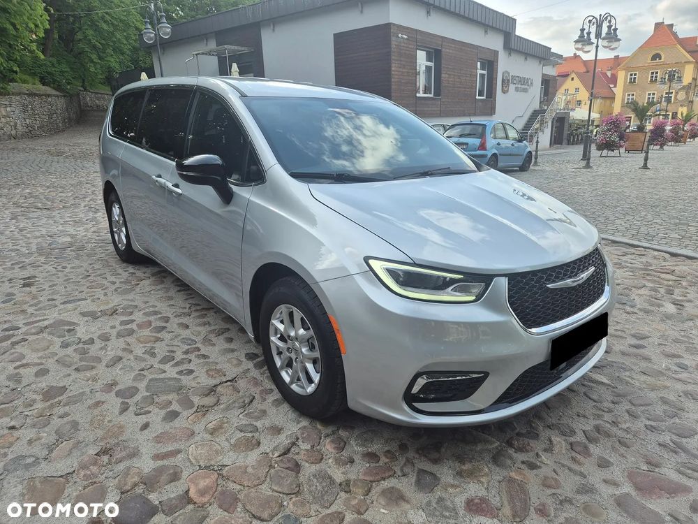 Chrysler Pacifica - 4
