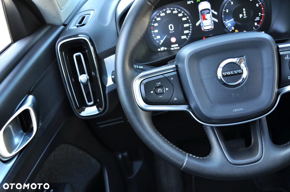 Volvo XC 40 T4 Geartronic Momentum Pro - 30