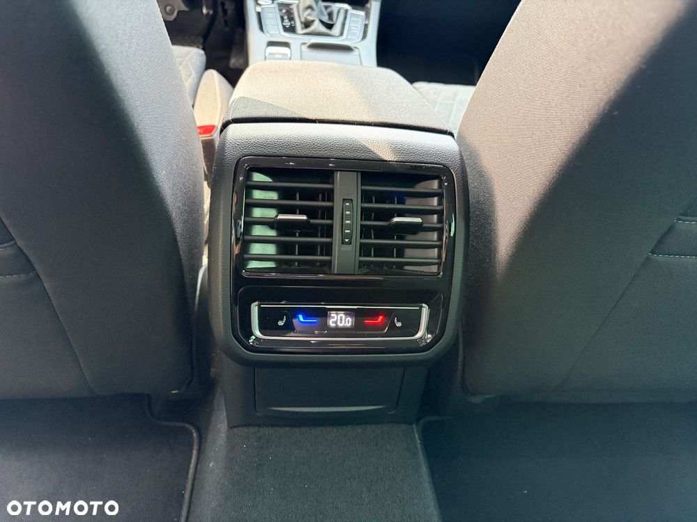 Volkswagen Passat 2.0 TDI EVO Elegance DSG - 17