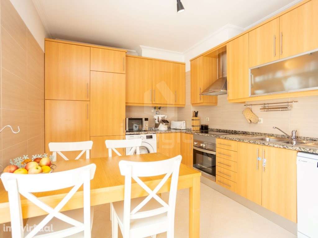 Apartamento T2 Usado com lugar de estacionamento em Vialonga - Grande imagem: 3/27