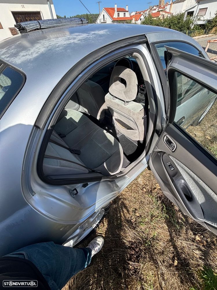 Nissan Almera 1.5 Comfort ABS+AC - 5