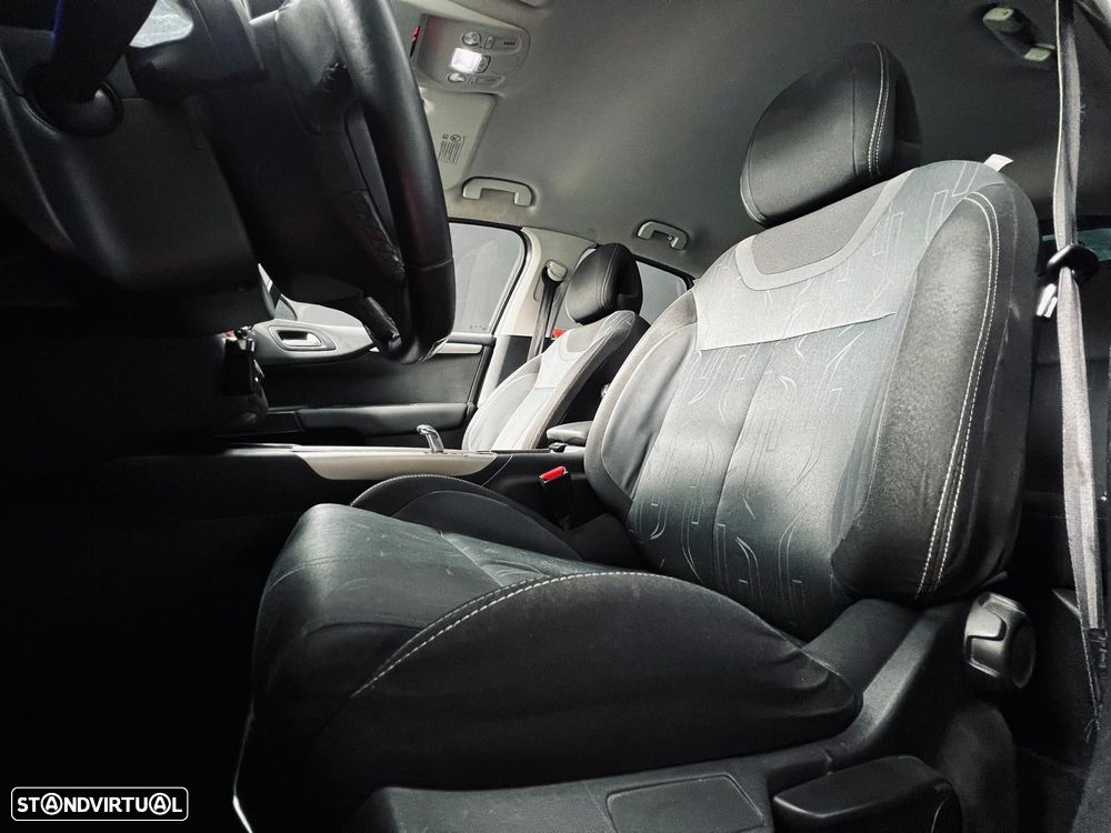 Citroën C4 e-HDi 115 ETG6 Exclusive - 36