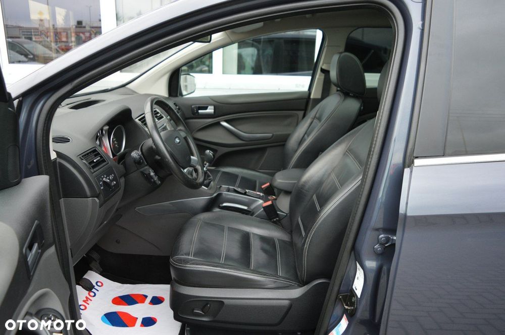 Ford Kuga 2.0 TDCi 2x4 Titanium - 16