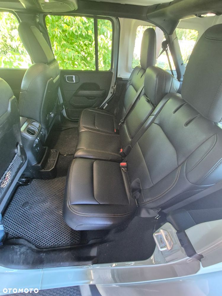 Jeep Wrangler - 30