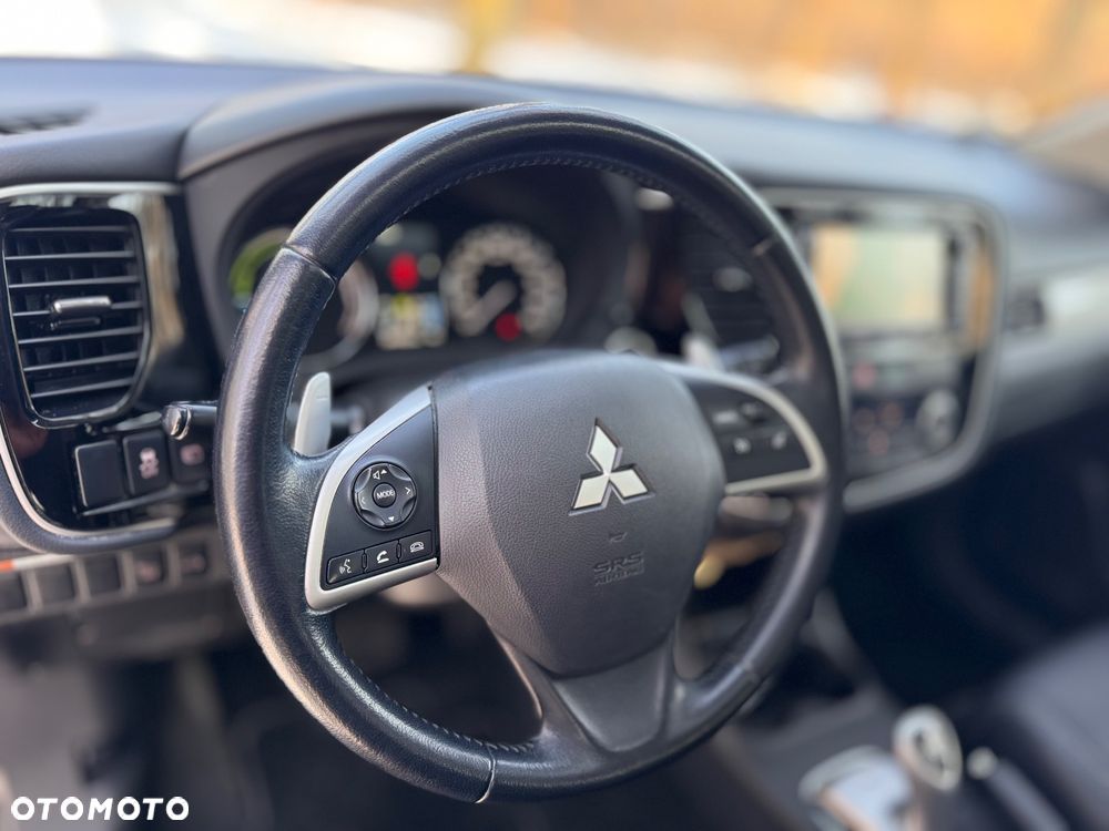 Mitsubishi Outlander Intense + - 28
