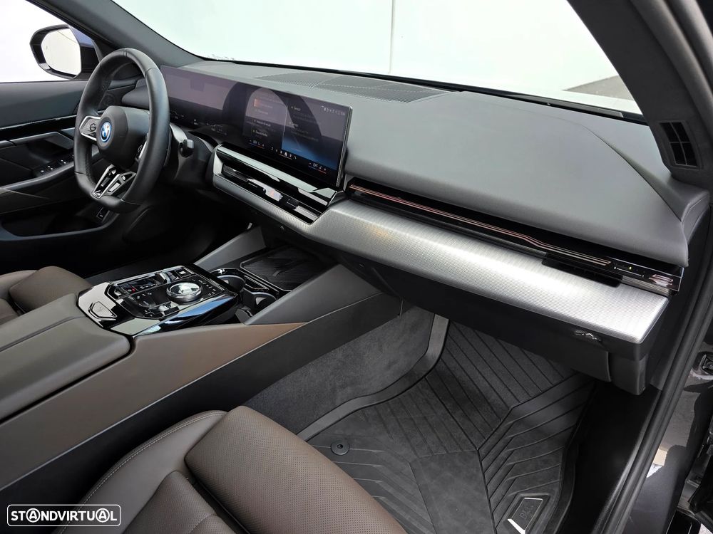 BMW 530 e Pack Desportivo M Pro - 29
