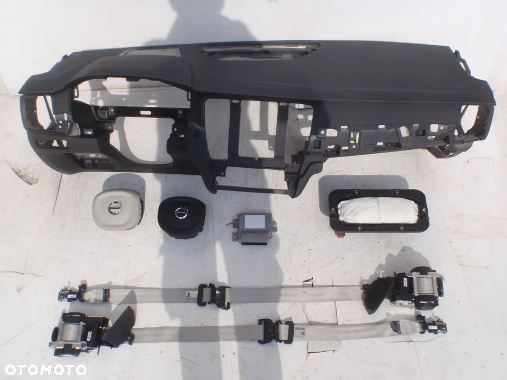 VOLVO V90 S90 DESKA KONSOLA KOKPIT PULPIT PÓŁKA PARAPET SKÓRA PODUSZKI POWIETRZNE KIEROWCY PASAŻERA KOLAN PODUSZKA POWIETRZNA KOLANOWA KURTYNA KURTYNY AIR BAG FOTELA W FOTEL AIRBAG PASY PAS USA  KANADA - 16