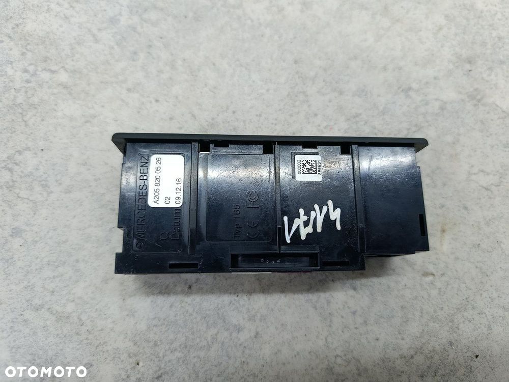 GNIAZDO USB MERCEDES-BENZ W205 A2058200526 2.0 16V C200 - 5
