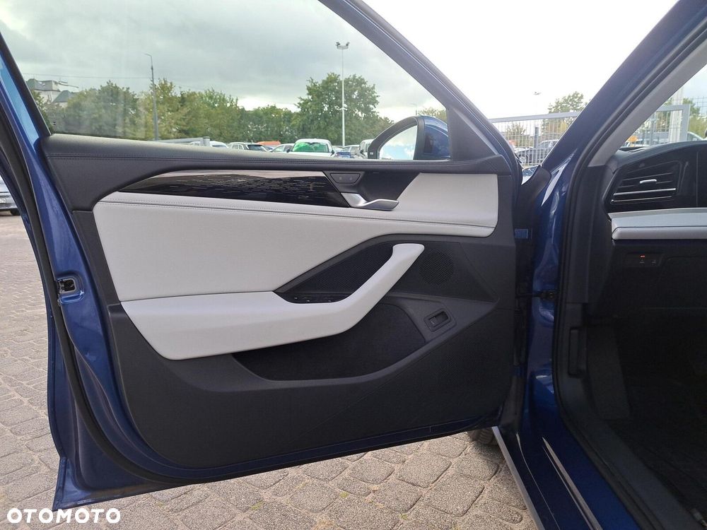 Volkswagen Passat - 12