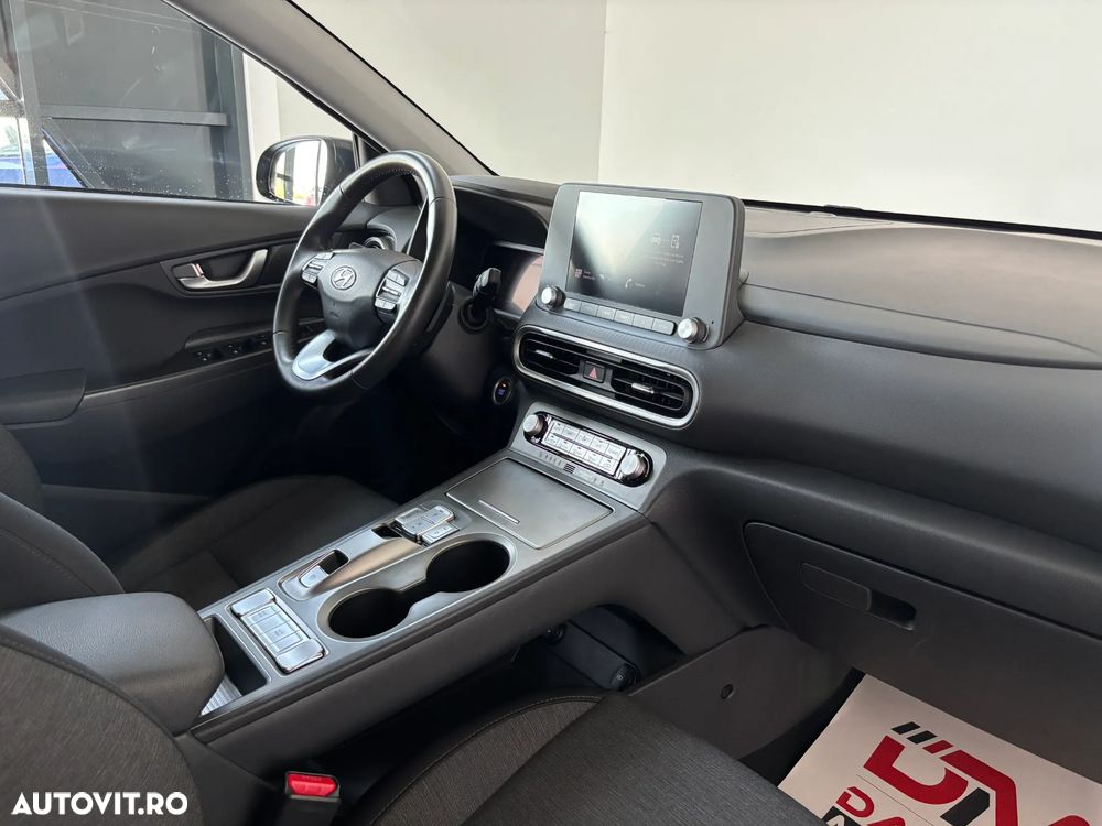 Hyundai KONA Select - 7