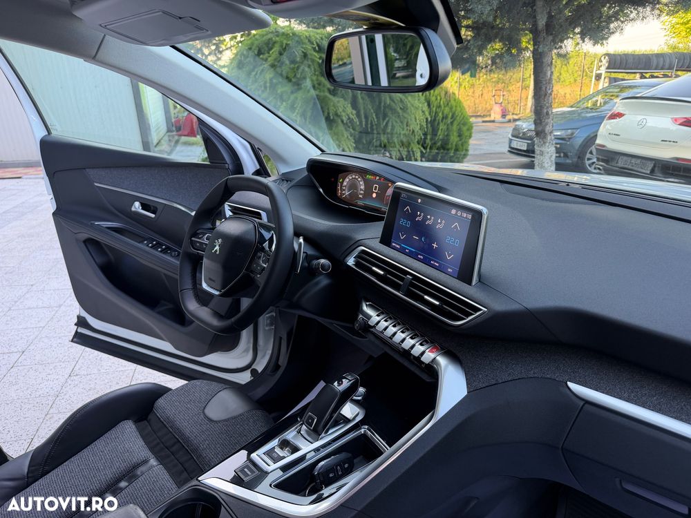 Peugeot 3008 1.2 PureTech 130 EAT8 GT - 17