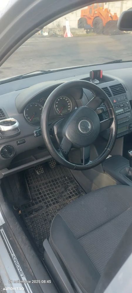 Volkswagen Polo 1.2 Attractive - 5