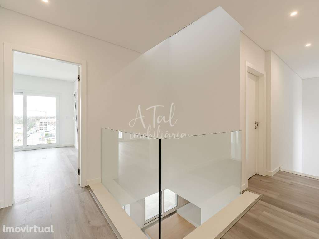 Moradia geminadaT4 em Vale de Milhaços/Corroios - Grande imagem: 5/20