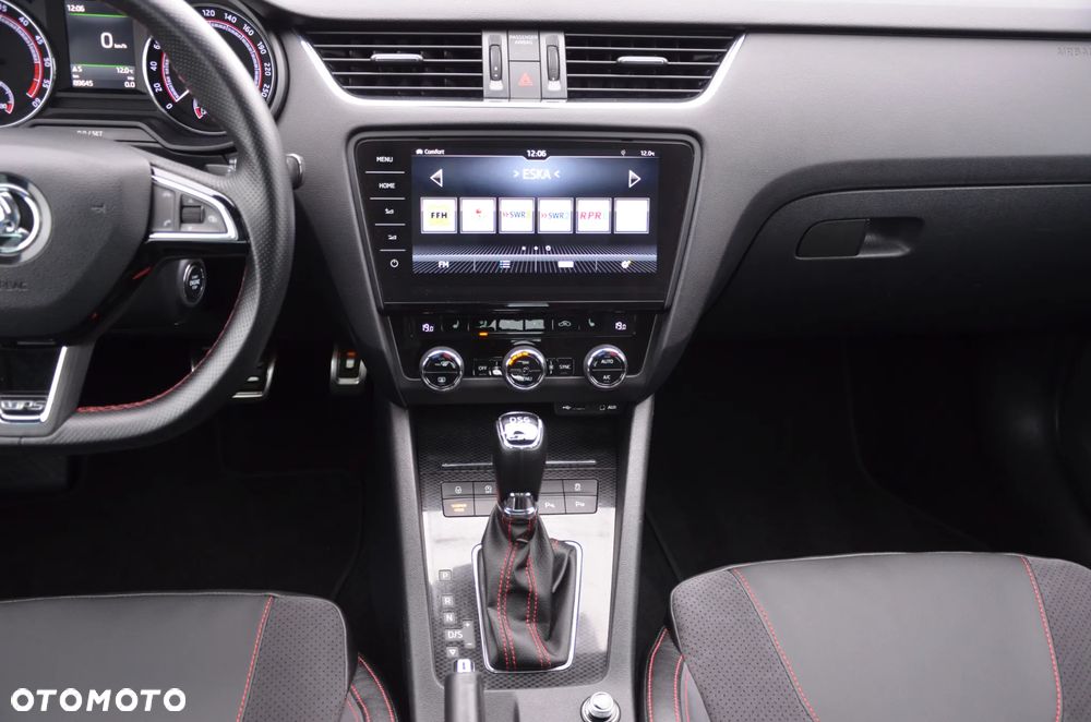 Skoda Octavia Combi 2.0 TDI DSG RS - 33