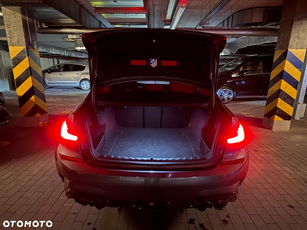 BMW Seria 3 318i M Sport - 33