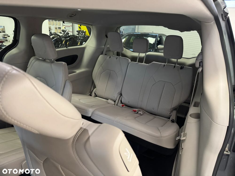 Chrysler Pacifica - 7