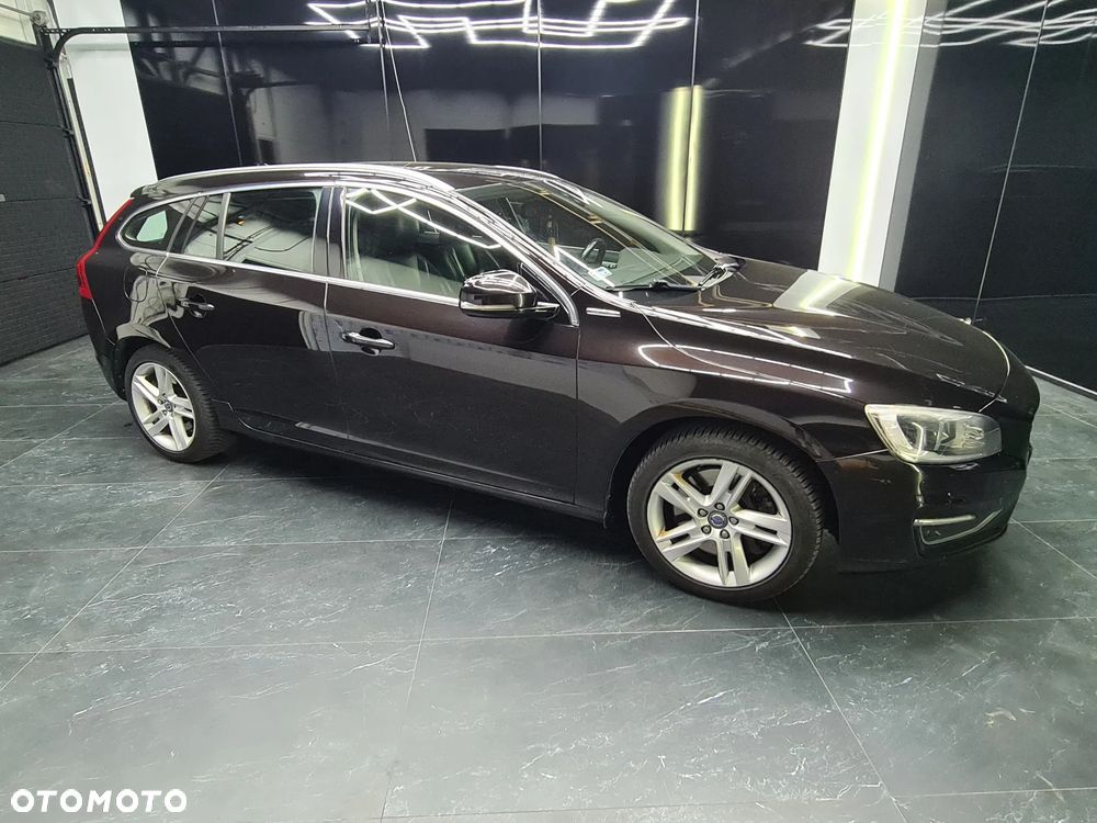 Volvo V60 D6 AWD Plug-in Hybrid Summum - 27