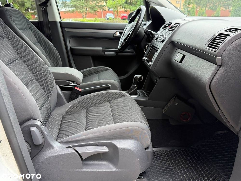 Volkswagen Touran - 19