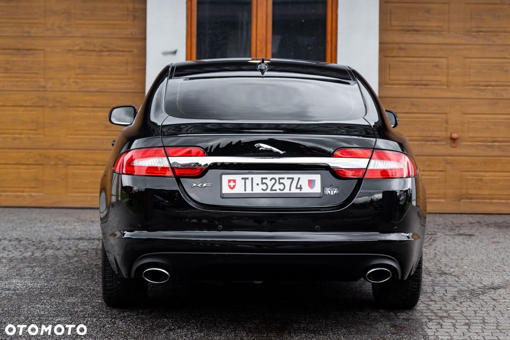 Jaguar XF 2.0 T Prestige - 8