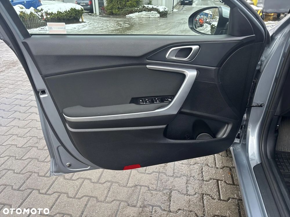 Kia Ceed 1.5 T-GDI M - 10