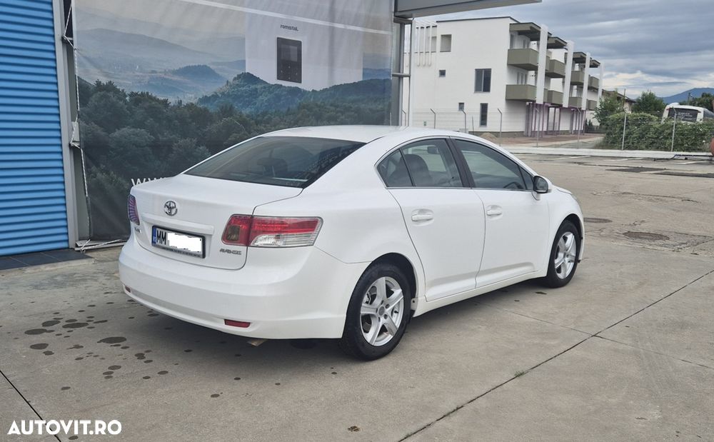 Toyota Avensis 2.0 D-4D Executive - 4
