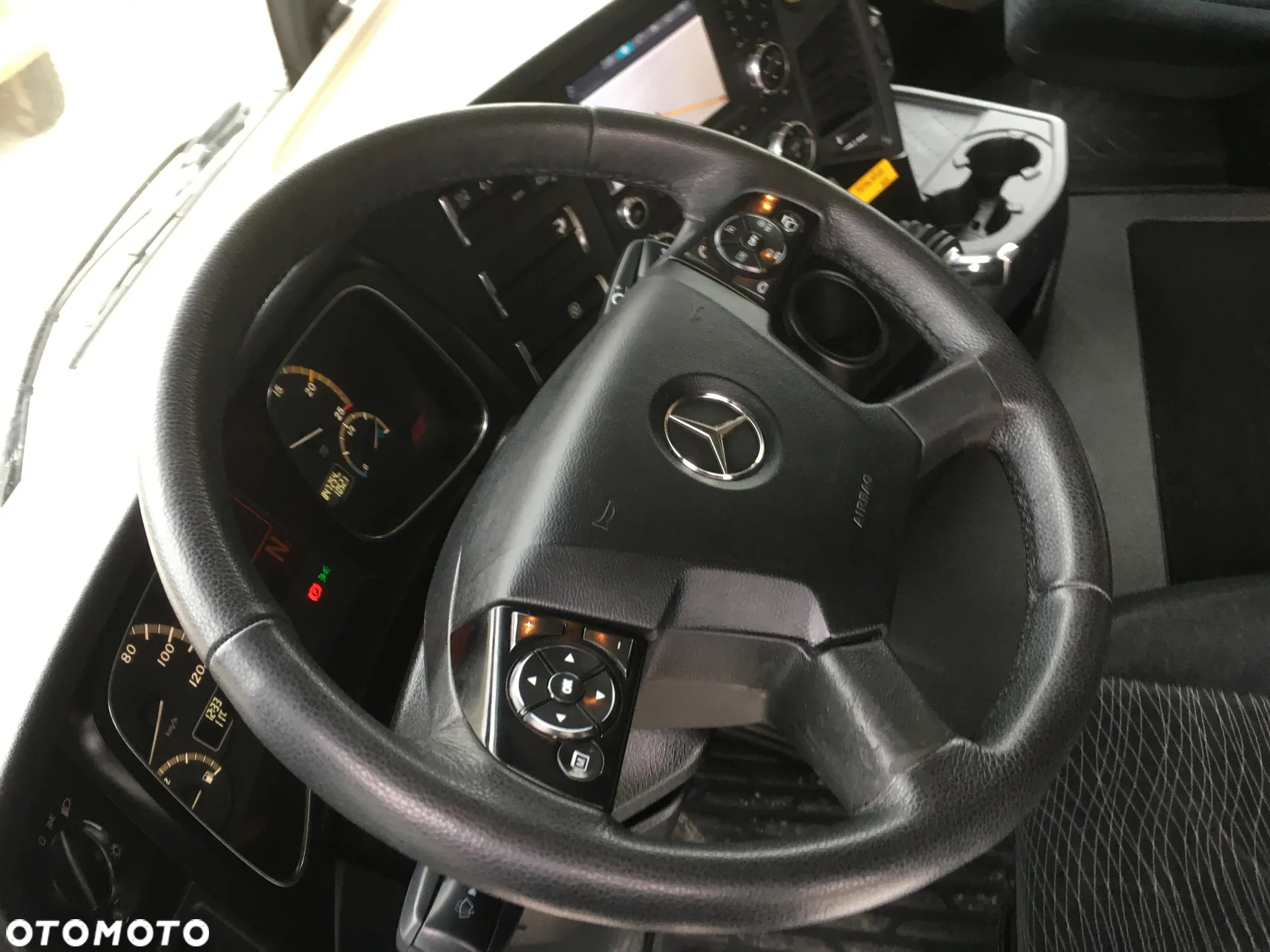Mercedes-Benz ACTROS - 15