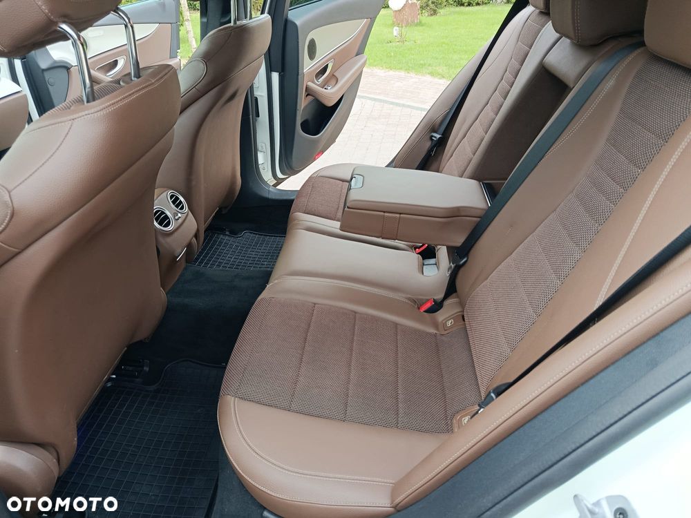 Mercedes-Benz Klasa E 220 d 9G-TRONIC - 23